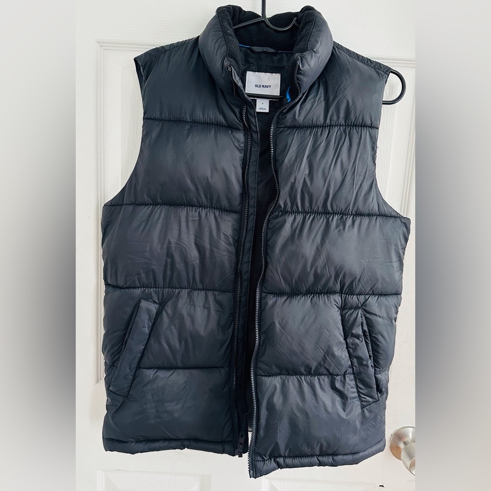 Old Navy Black Puffer Vest - Picture 5 of 8